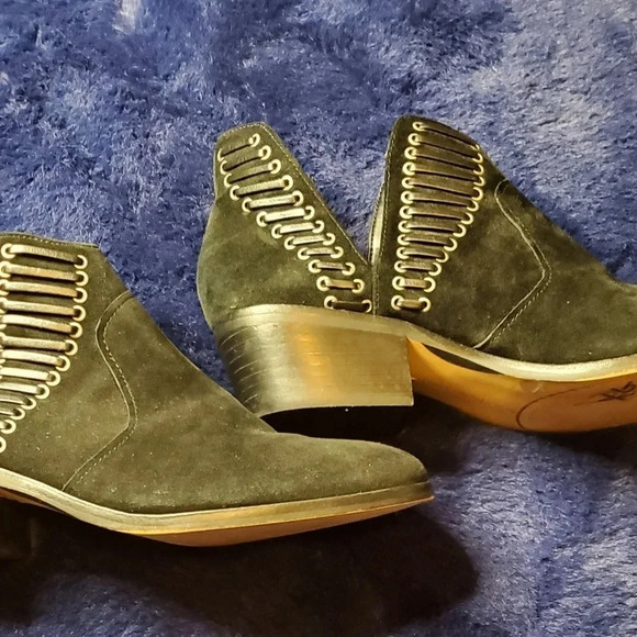 Vince Camuto pevista suede booties - Picture 2 of 9